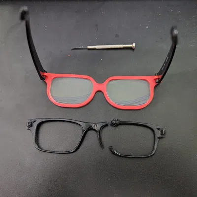 Gọng kính thay thế cho cặp kính hỏng từ cửa hàng đồng giá