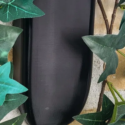 Bình hoa treo tường thiết kế mỏng gọn