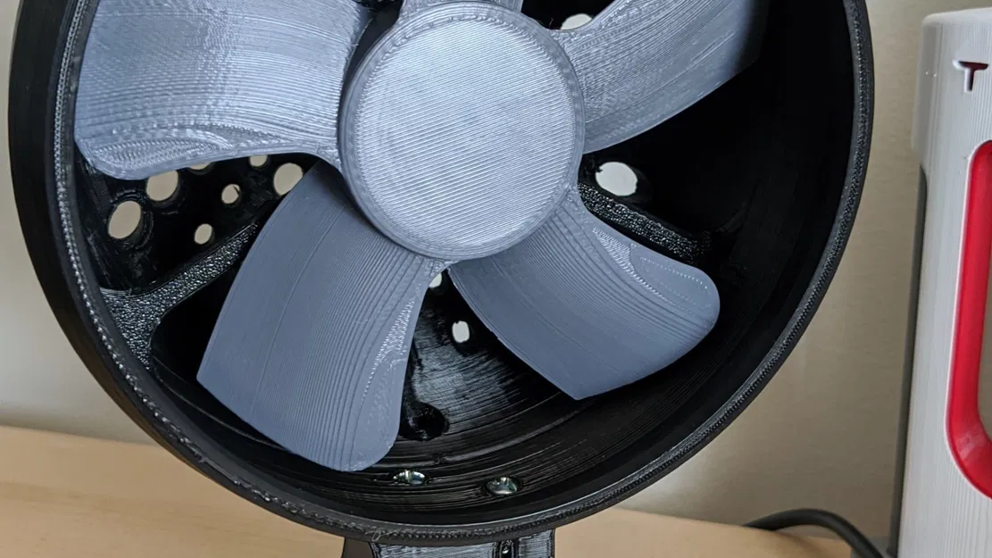 Quạt bàn mini in 3D với thiết kế tối giản - Image 1