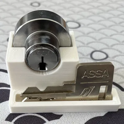 Giá đỡ ASSA Desmo cho nghệ thuật khóa