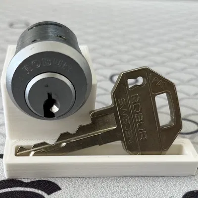 Giá đỡ khóa Robur cho việc trưng bày