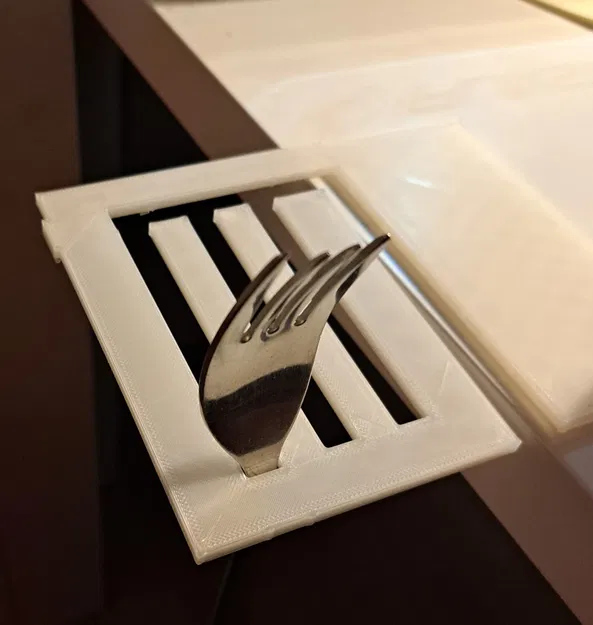 Giá treo dụng cụ ăn uống Cuterly tự làm bằng Blender - Image 1