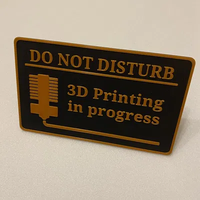 Biển hiệu "Không làm phiền, đang in 3D" cho phòng chơi của đàn...