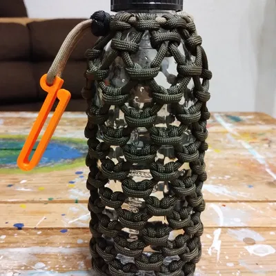 Kẹp dây đai cho bình nước nhỏ dùng paracord