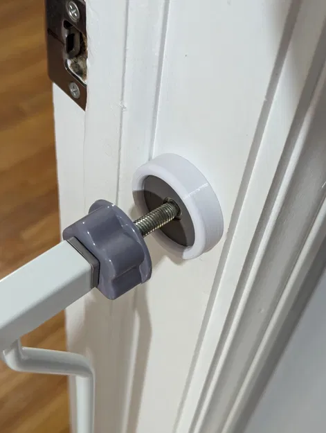 Giá đỡ gắn tường cho cổng an toàn trẻ em - Image 1