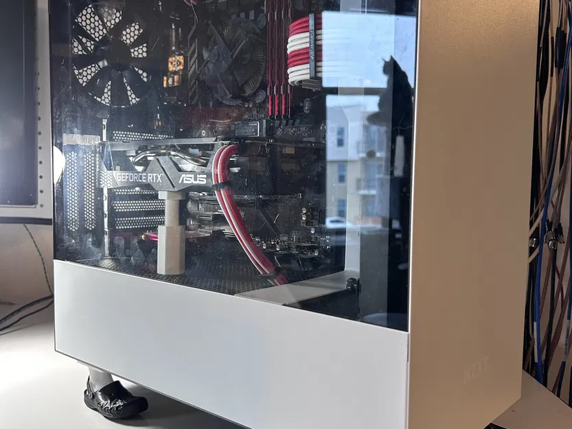 Đế chân PC với dép Crocs cho thùng máy NZXT 510 - Image 2