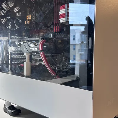 Đế chân PC với dép Crocs cho thùng máy NZXT 510