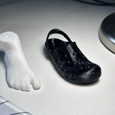 Đế chân PC với dép Crocs cho thùng máy NZXT 510