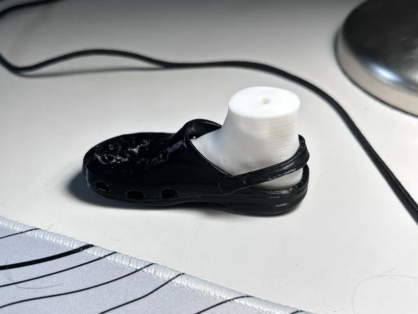 Đế chân PC với dép Crocs cho thùng máy NZXT 510 - Image 4