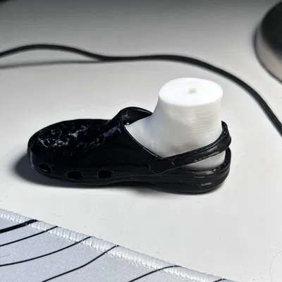 Đế chân PC với dép Crocs cho thùng máy NZXT 510