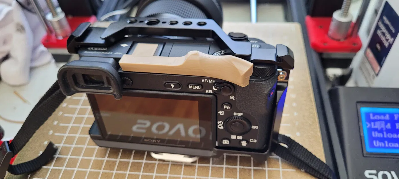 Cán cầm ngón tay cho máy ảnh Sony A6500 - Image 1