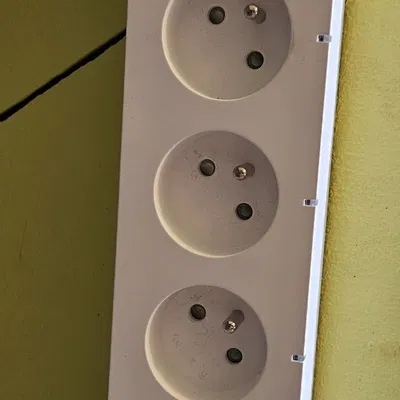 Giá đỡ ổ cắm thông minh Lidl Silvercrest treo tường