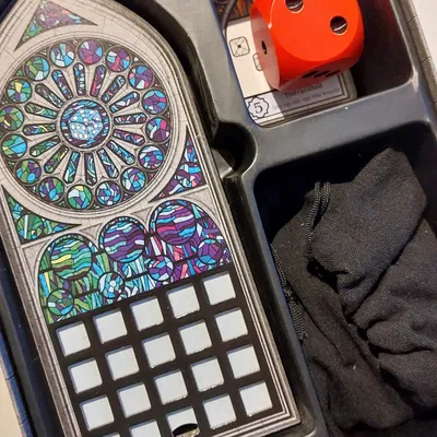 Xúc xắc đại diện cho người chơi khởi đầu trong trò chơi Sa...