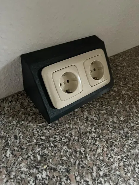 Ổ cắm âm tường lắp đặt trên mặt bàn nhà bếp - Image 1