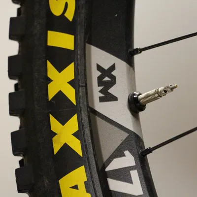 Công cụ mở van xe đạp cho hành trình ngoài trời