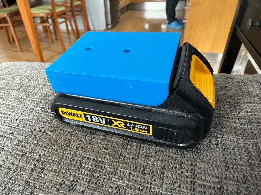Giá đỡ pin DEWALT 18/56V XR treo tường cho dụng cụ điện - Image 10