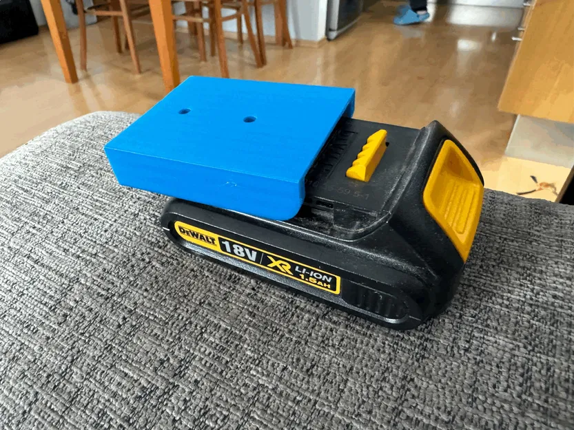 Giá đỡ pin DEWALT 18/56V XR treo tường cho dụng cụ điện - Image 11