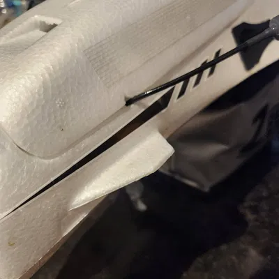 Cánh trước cho Atomrc Dolphin bị hỏng