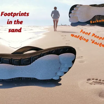 Dấu chân giả trên bãi biển cho dép xỏ ngón