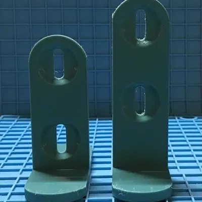 Giá đỡ đơn giản cho bảng Skadis đứng thẳng