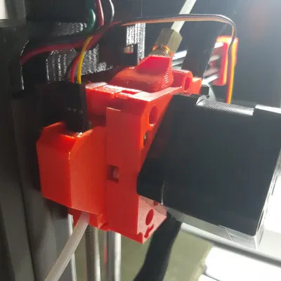 Bộ phận extruder phía sau Prusa Mini với cảm biến filament