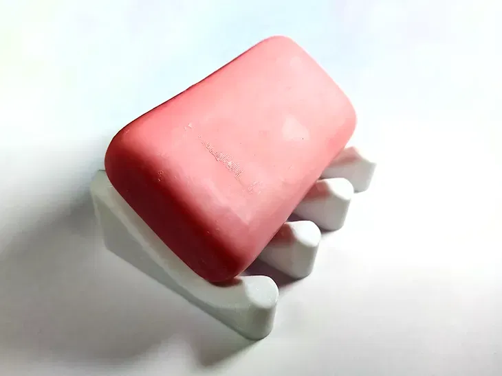 Đĩa xà phòng với thiết kế thoát nước thông minh - Image 2