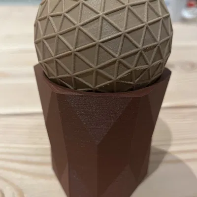 Đồ chơi xoay hình cầu geodesic phong cách low-poly