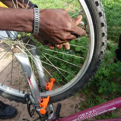 Công cụ chỉnh bánh xe đạp cho thợ sửa xe Gambia