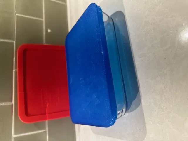 Nắp Pyrex hình chữ nhật 3 cốc 750 mL màu đỏ - Image 1