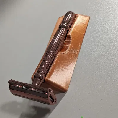 Giá đỡ an toàn cho dao cạo nữ Wilkinson Sword Intuition Roségold