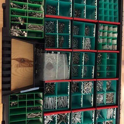 Hộp nhỏ để tổ chức ốc vít và đai ốc