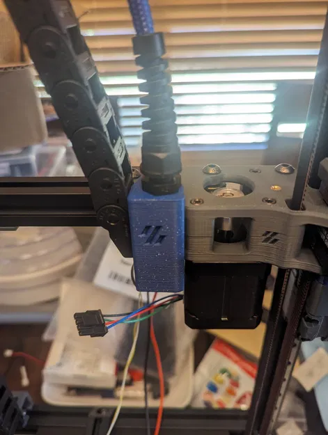 Giá đỡ Umbilical PG7 với một vít - Logo Voron - Image 1