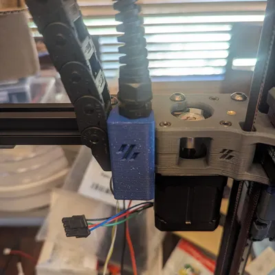 Giá đỡ Umbilical PG7 với một vít - Logo Voron