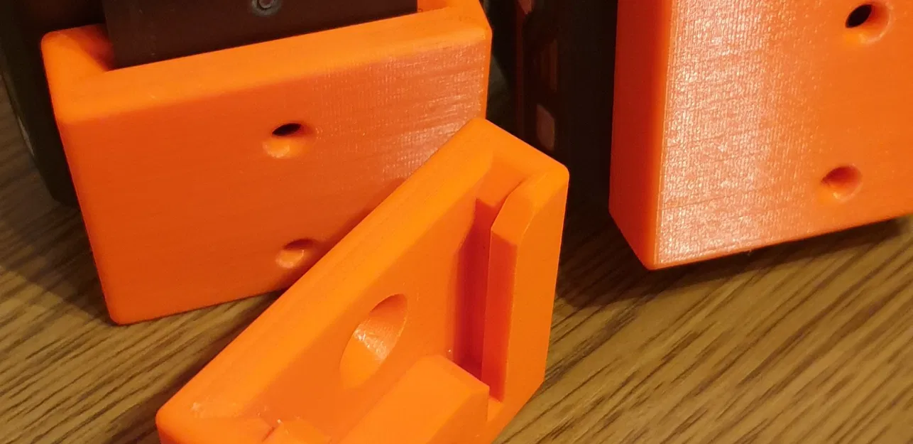 Giá đỡ pin treo tường Parkside - Image 1