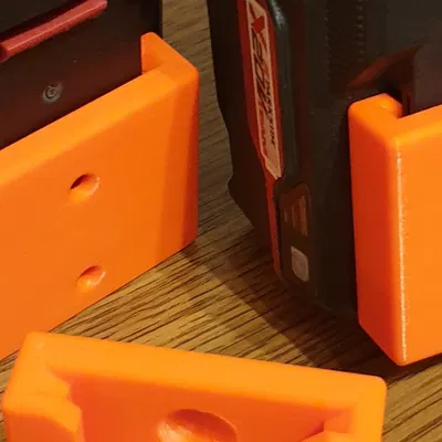 Giá đỡ pin treo tường Parkside