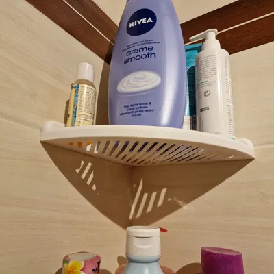 Giá đỡ góc cho phòng tắm với thiết kế Voronoi