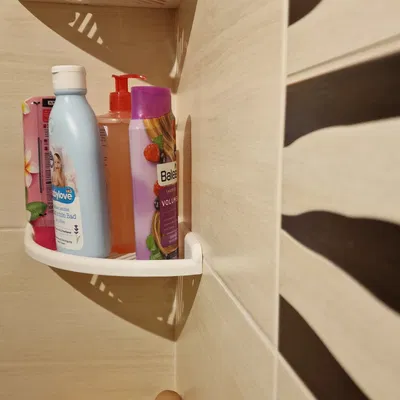 Giá đỡ góc cho phòng tắm với thiết kế Voronoi