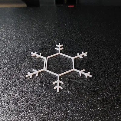 Nhãn kính thấp poly với thiết kế tuyết mùa đông