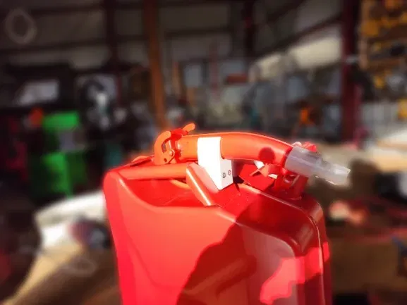 Giá đỡ cho vòi xăng Jerry Can - Image 2