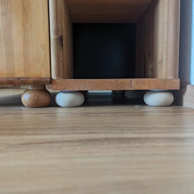 Chân điều chỉnh chiều cao cho tủ hoặc kệ thấp Poly