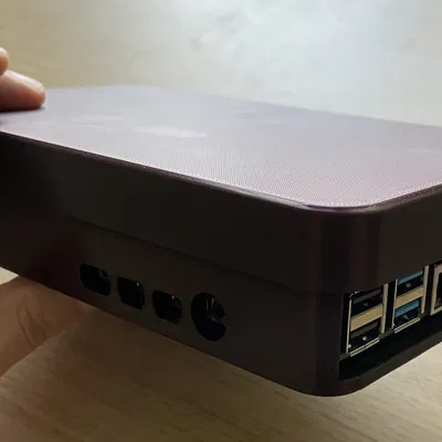 Hộp Raspberry Pi 4B với màn hình cảm ứng 7 inch