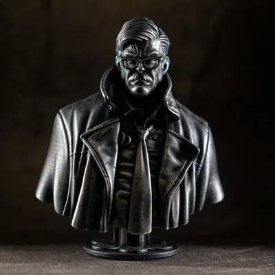 Tượng bán thân Ủy viên James Gordon