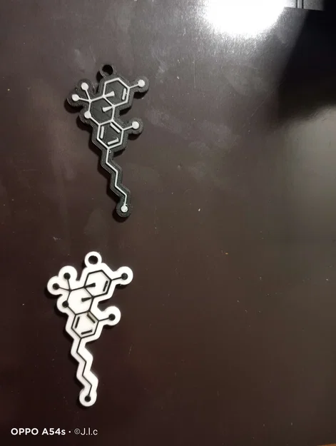 Móc khóa hoặc mặt dây chuyền hình phân tử THC - Image 1