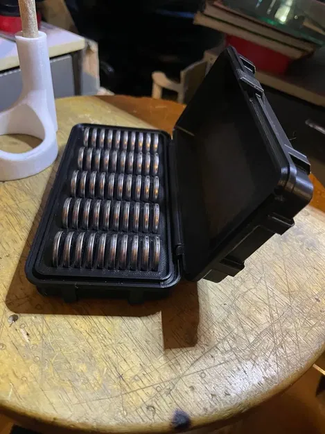 Hộp chứa pin CR2032 chắc chắn với khả năng lưu trữ 50 pin - Image 1