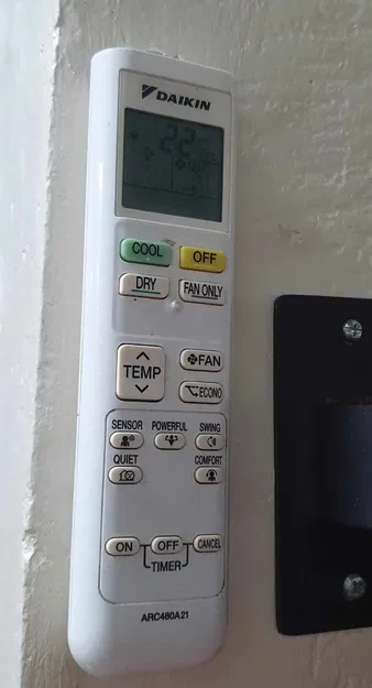 Giá đỡ điều khiển từ xa cho máy lạnh Daikin - Image 2