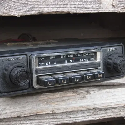 Núm điều chỉnh điện trở cho radio cổ