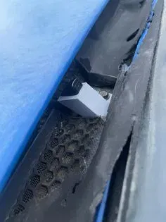 Giá đỡ vòi xịt kính chắn gió Pontiac Fiero - Image 2