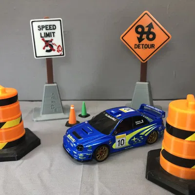 Xe điều khiển từ xa dạng thùng xây dựng màu cam