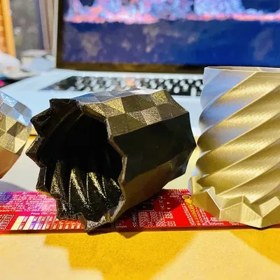 Bình chứa xoắn ốc có thể điều chỉnh với hoa văn xếp lớp...