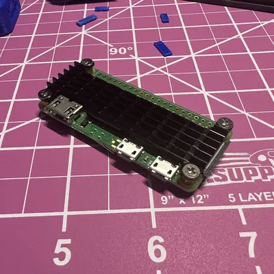 Vỏ Raspberry Pi Zero 2 W với không gian cho tản nhiệt